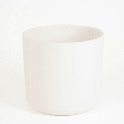 25cm wide straight-edged pot